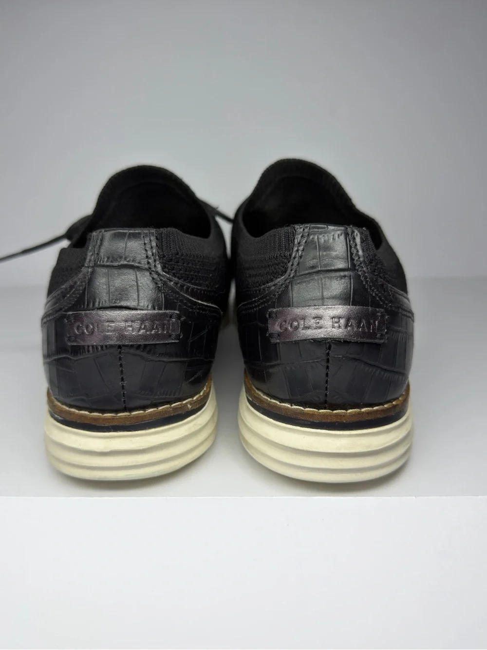 Men’s Black Knit Casual Dress Shoes Size 10B Lace Up Comfort Sneakers